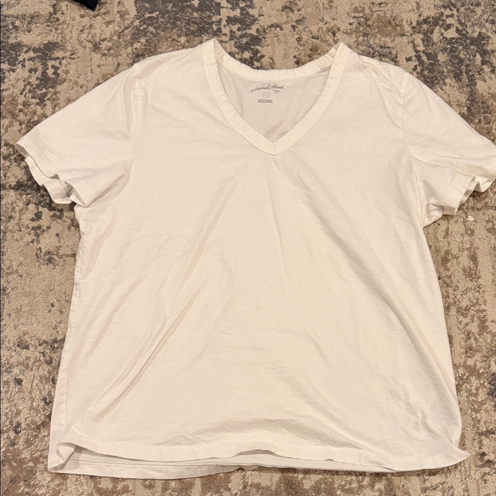 Universal Thread Women's Off-White V-Neck Tee